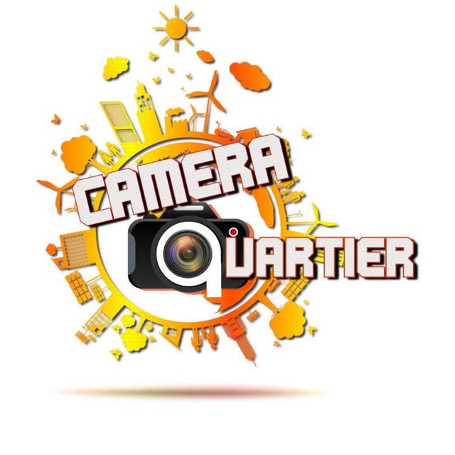 Logo Caméra Quartier : un appareil photo au centre d’une ville illustrée